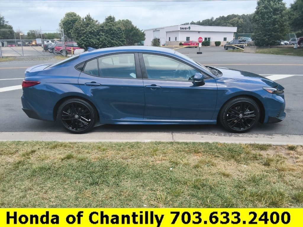 Used 2026 Toyota Camry SE FWD image 8
