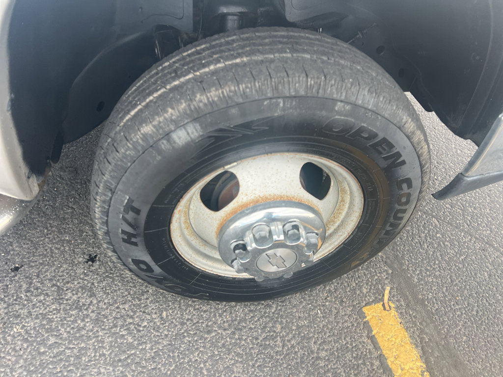 Used 2007 Chevrolet Silverado 3500 LT w/ Heavy-Duty Power Package AWD/4WD image 2