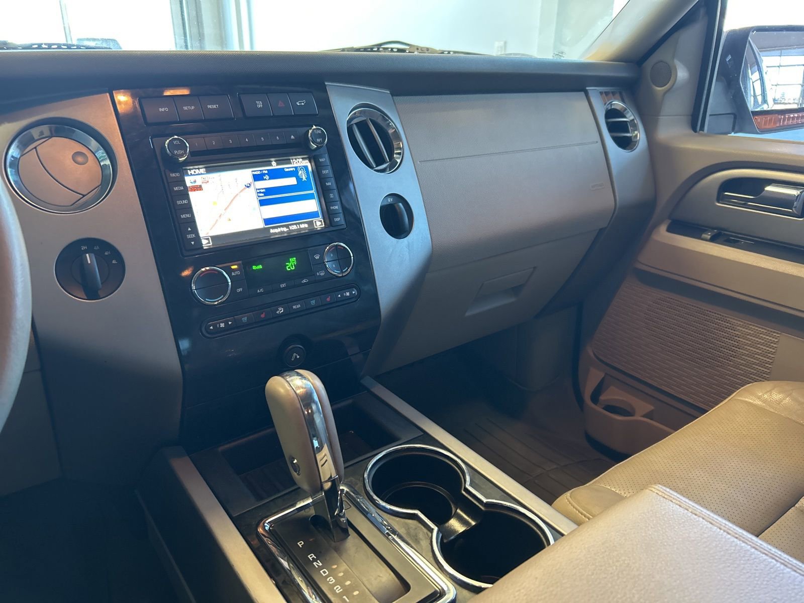 Used 2013 Ford Expedition EL Limited image 24