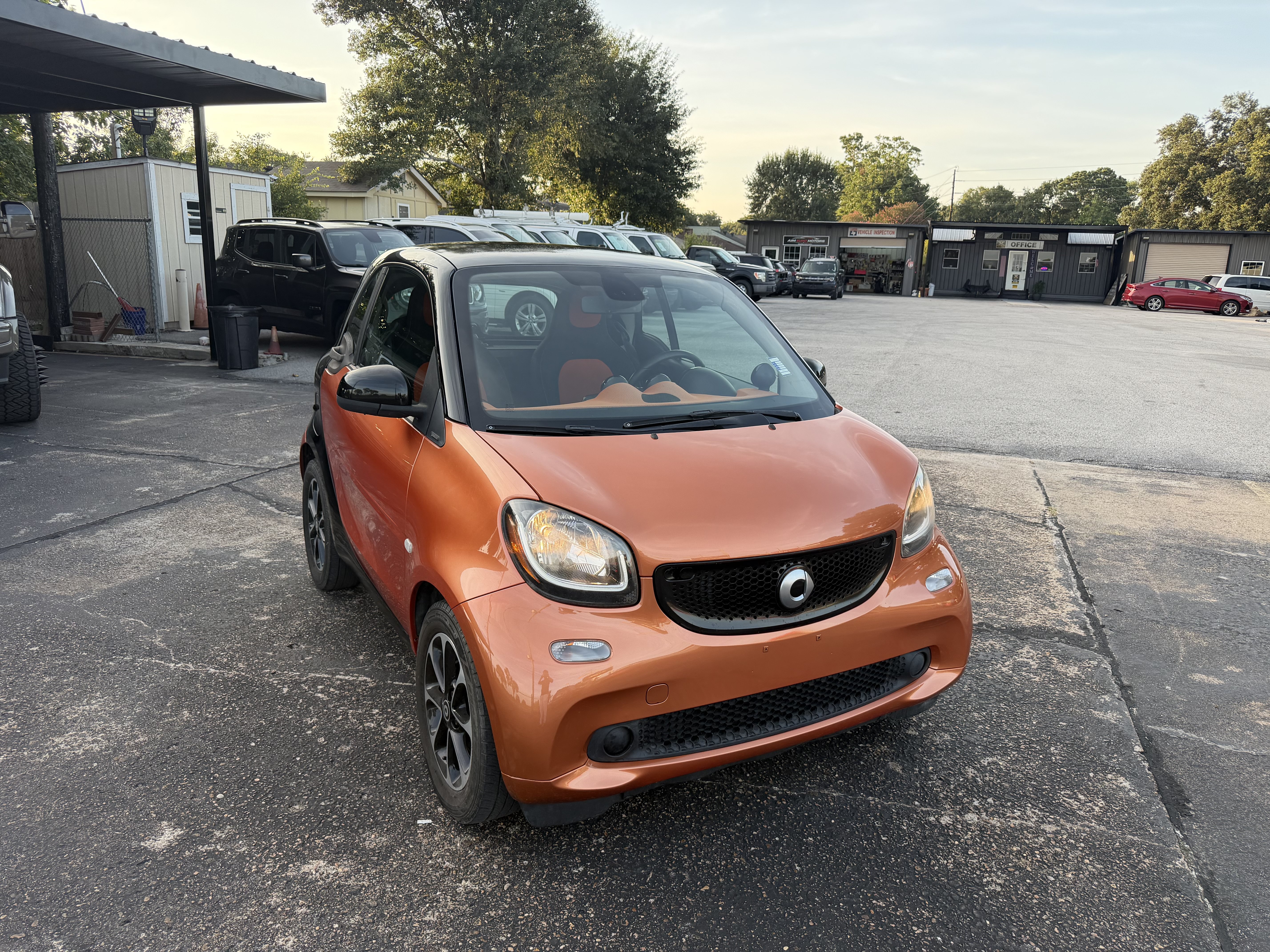 Used 2016 smart fortwo passion RWD image 3
