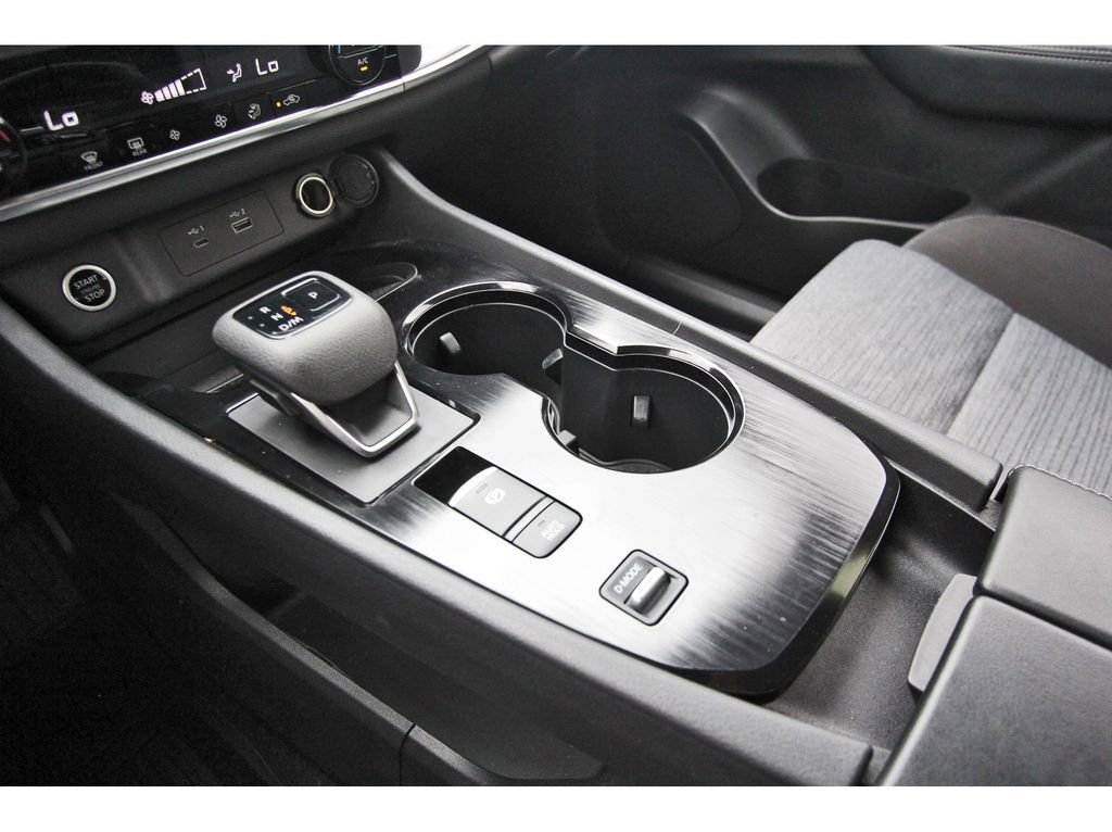 Used 2023 Nissan Rogue SV image 22