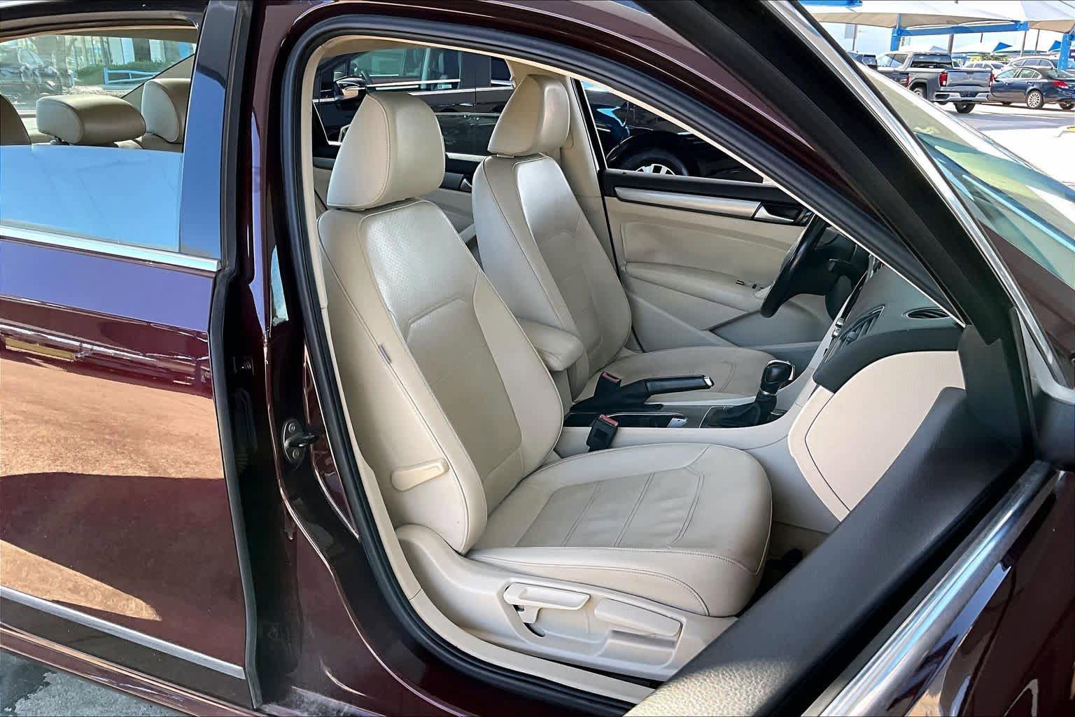Used 2014 Volkswagen Passat TDI SE FWD image 9