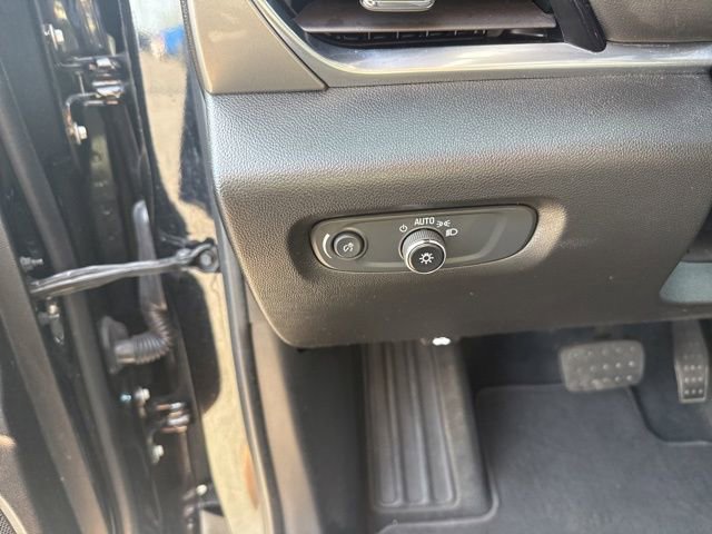 Used 2023 Chevrolet Traverse LT w/ Midnight/Sport Edition AWD/4WD image 18