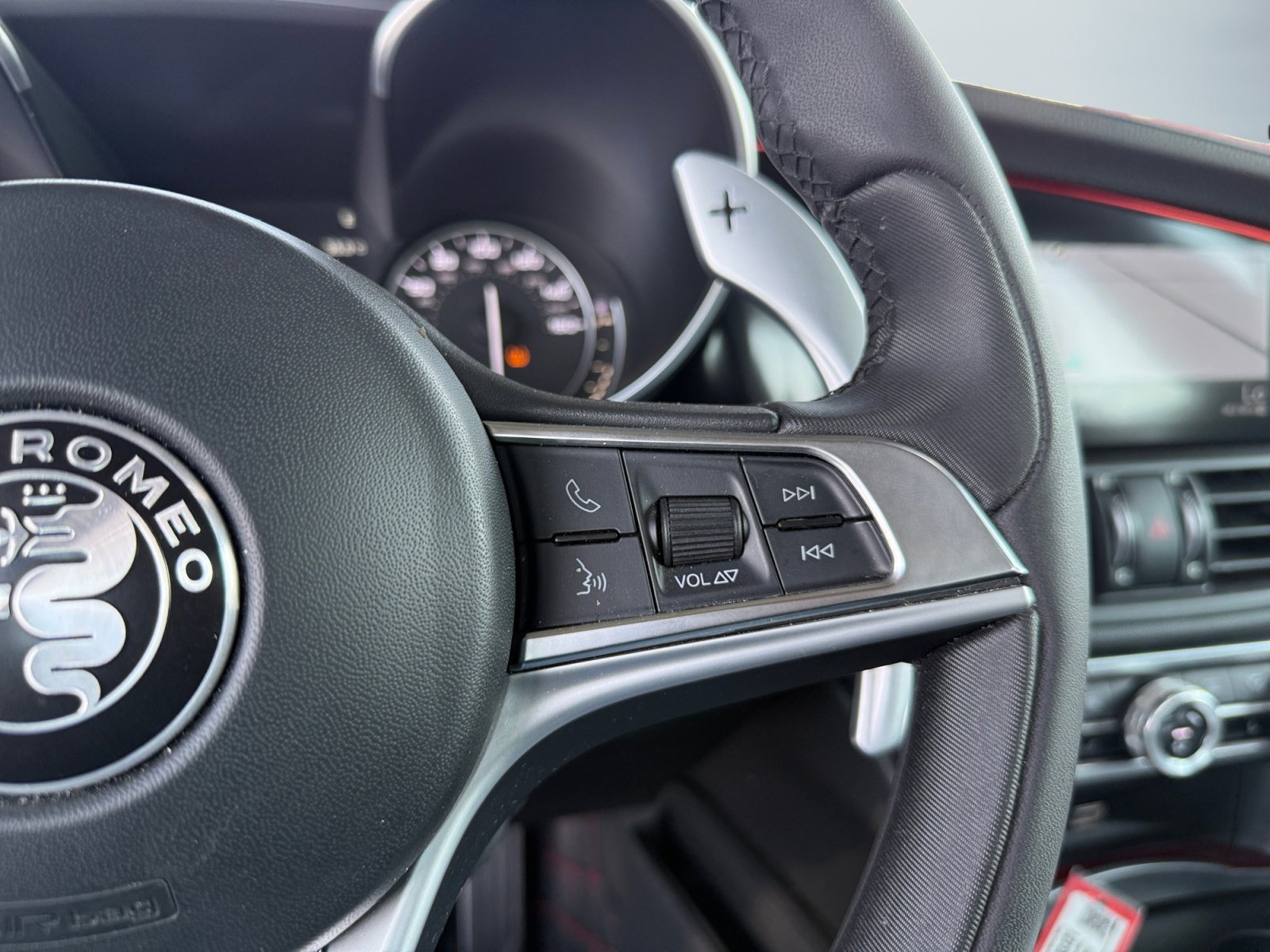 Used 2017 Alfa Romeo Giulia Ti w/ TI 19" Sport Package image 14