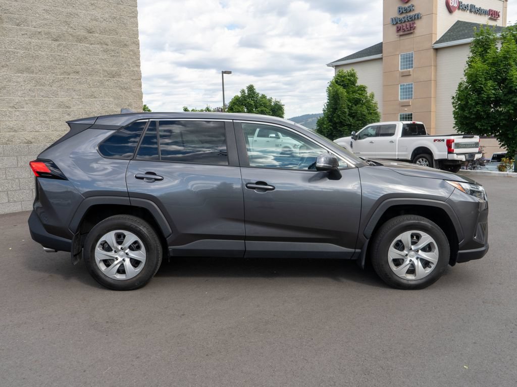 Used 2023 Toyota RAV4 LE AWD/4WD image 8
