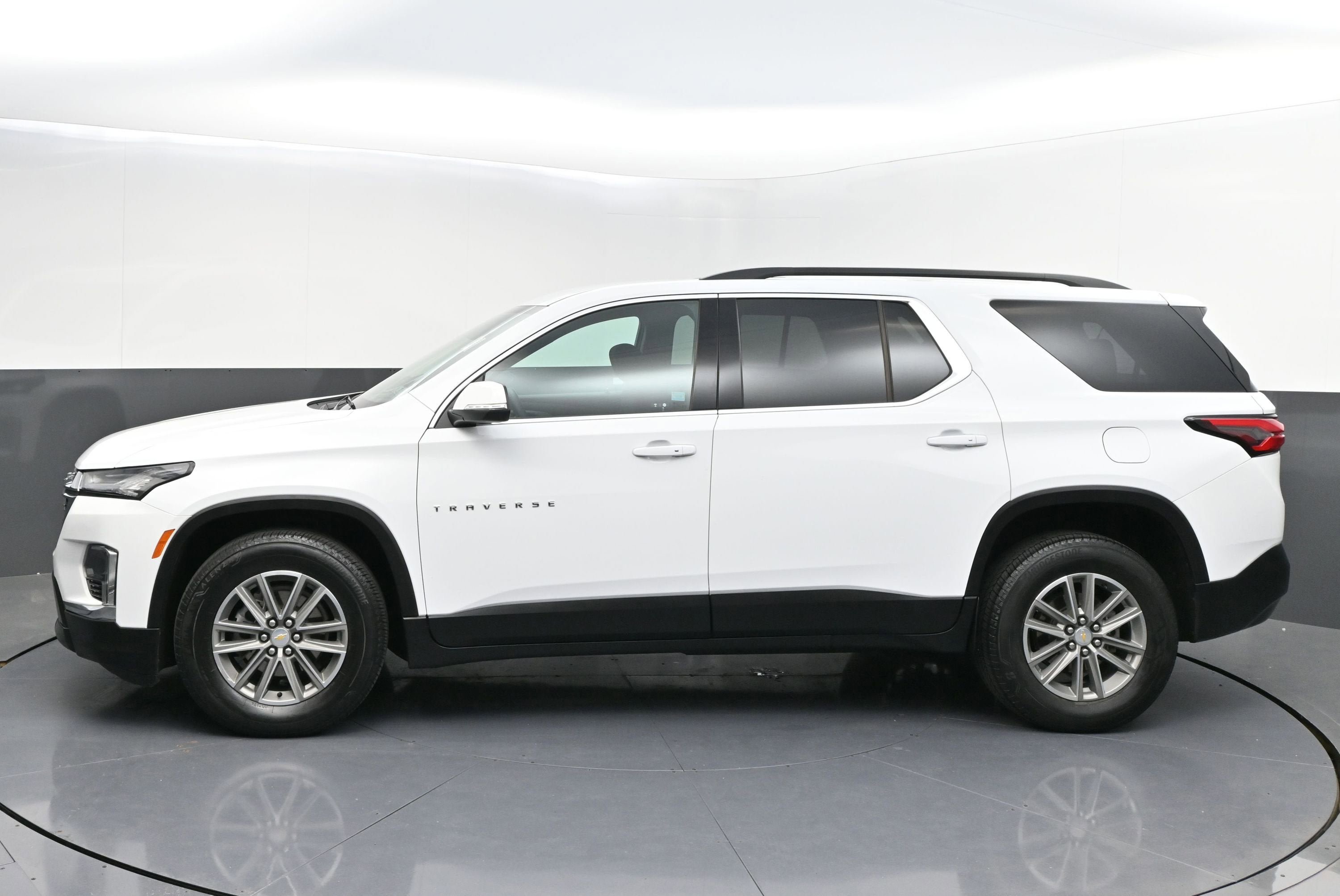 Used 2023 Chevrolet Traverse LT AWD/4WD image 4