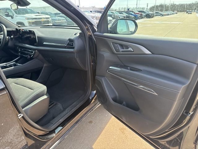 Used 2025 Chevrolet Traverse LT image 22