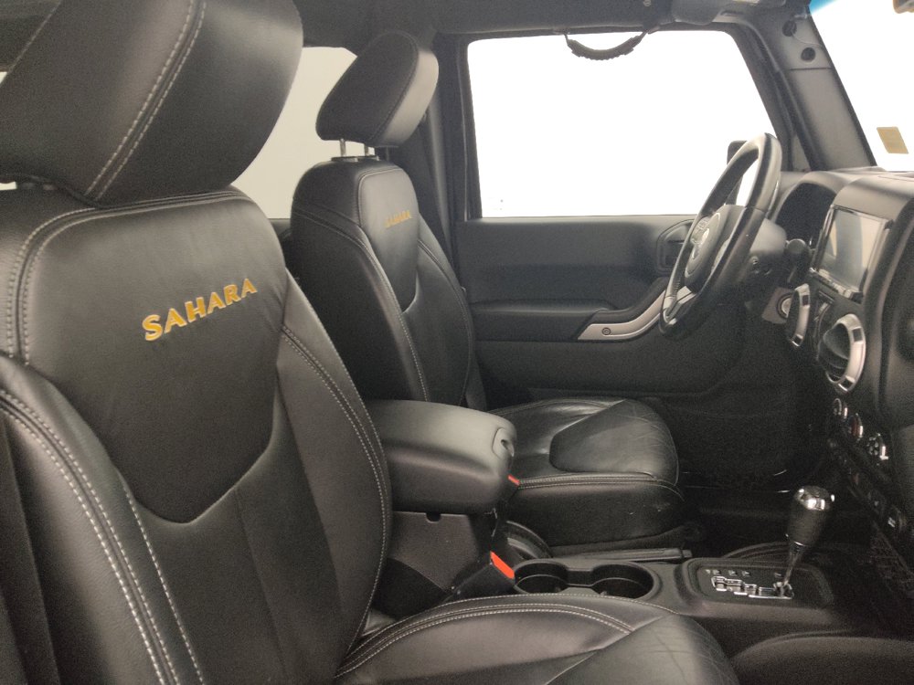 Used 2015 Jeep Wrangler Unlimited Sahara w/ Connectivity Group AWD/4WD image 21