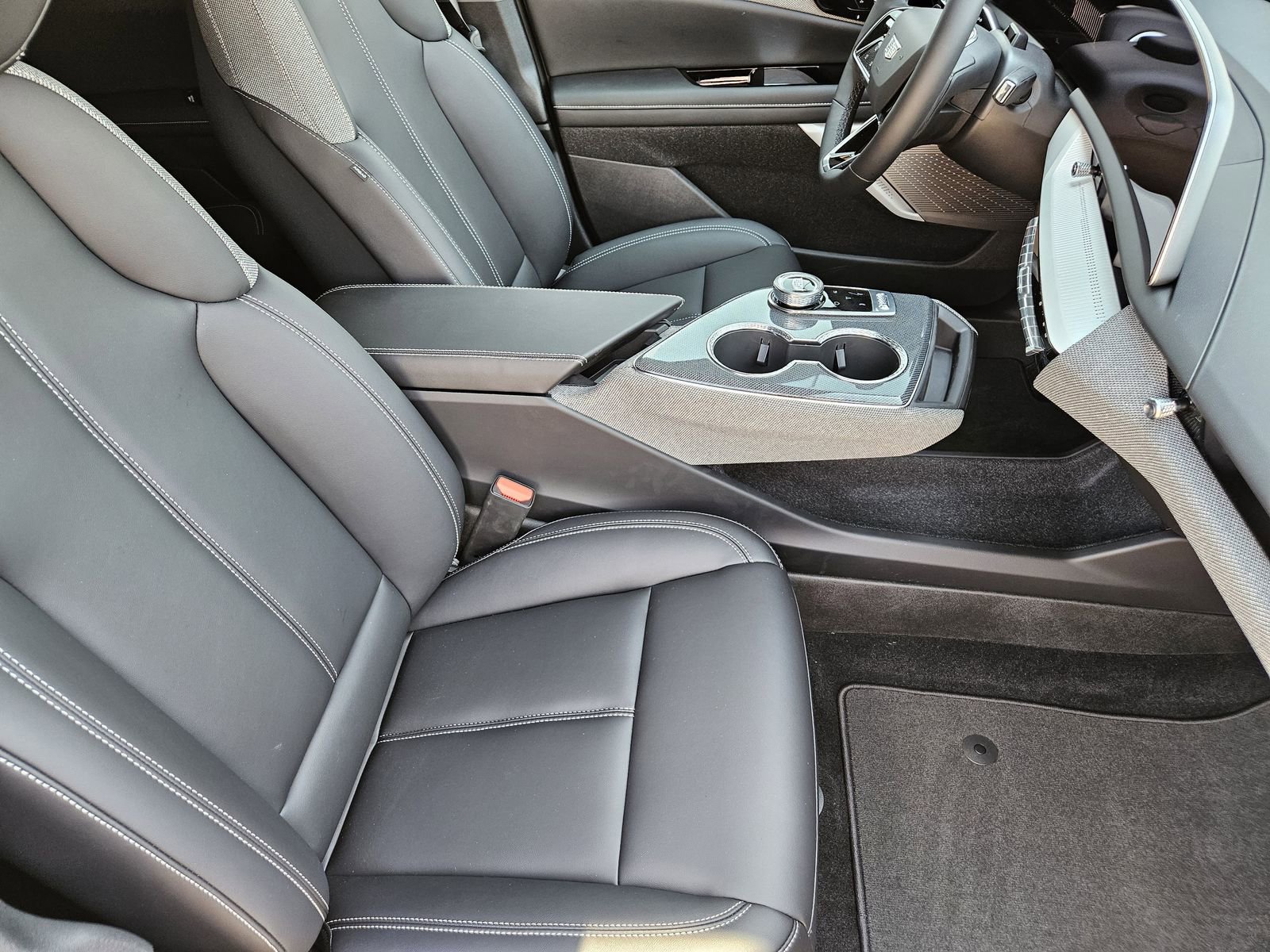 New 2025 Cadillac Optiq Luxury 1 image 15