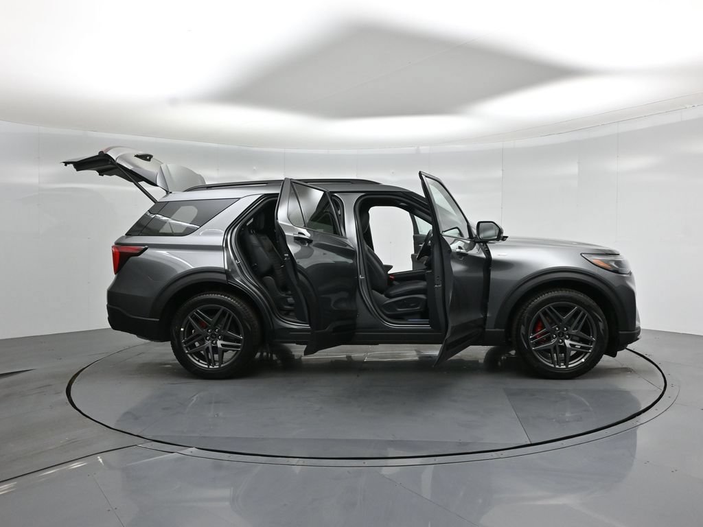 New 2026 Ford Explorer ST-Line w/ ST-Line Street Pack AWD/4WD image 4