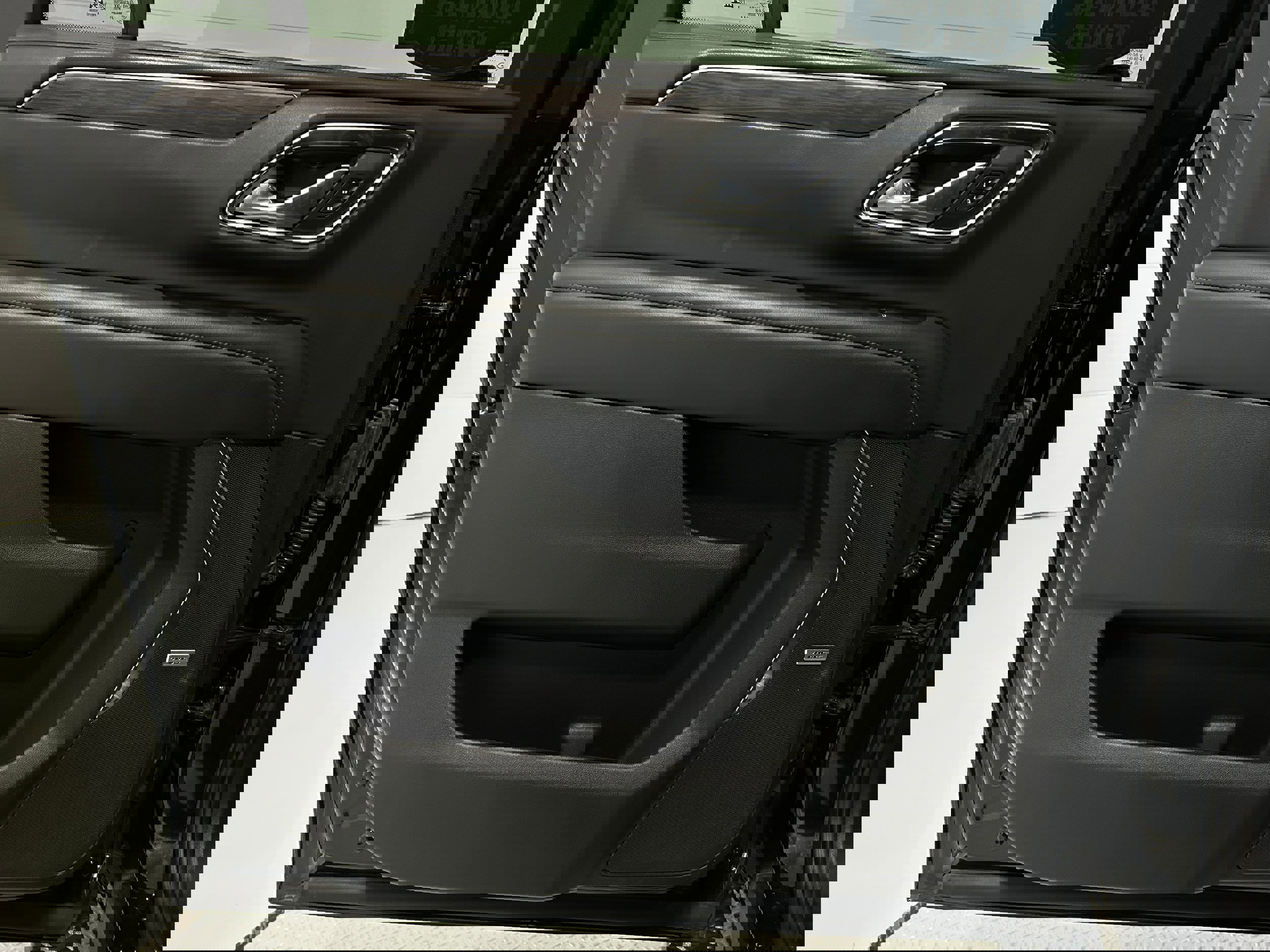 Used 2022 Chevrolet Suburban Z71 image 28