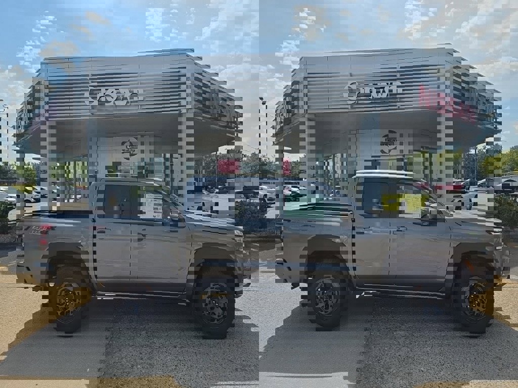 New 2025 Nissan Frontier PRO-4X image 2