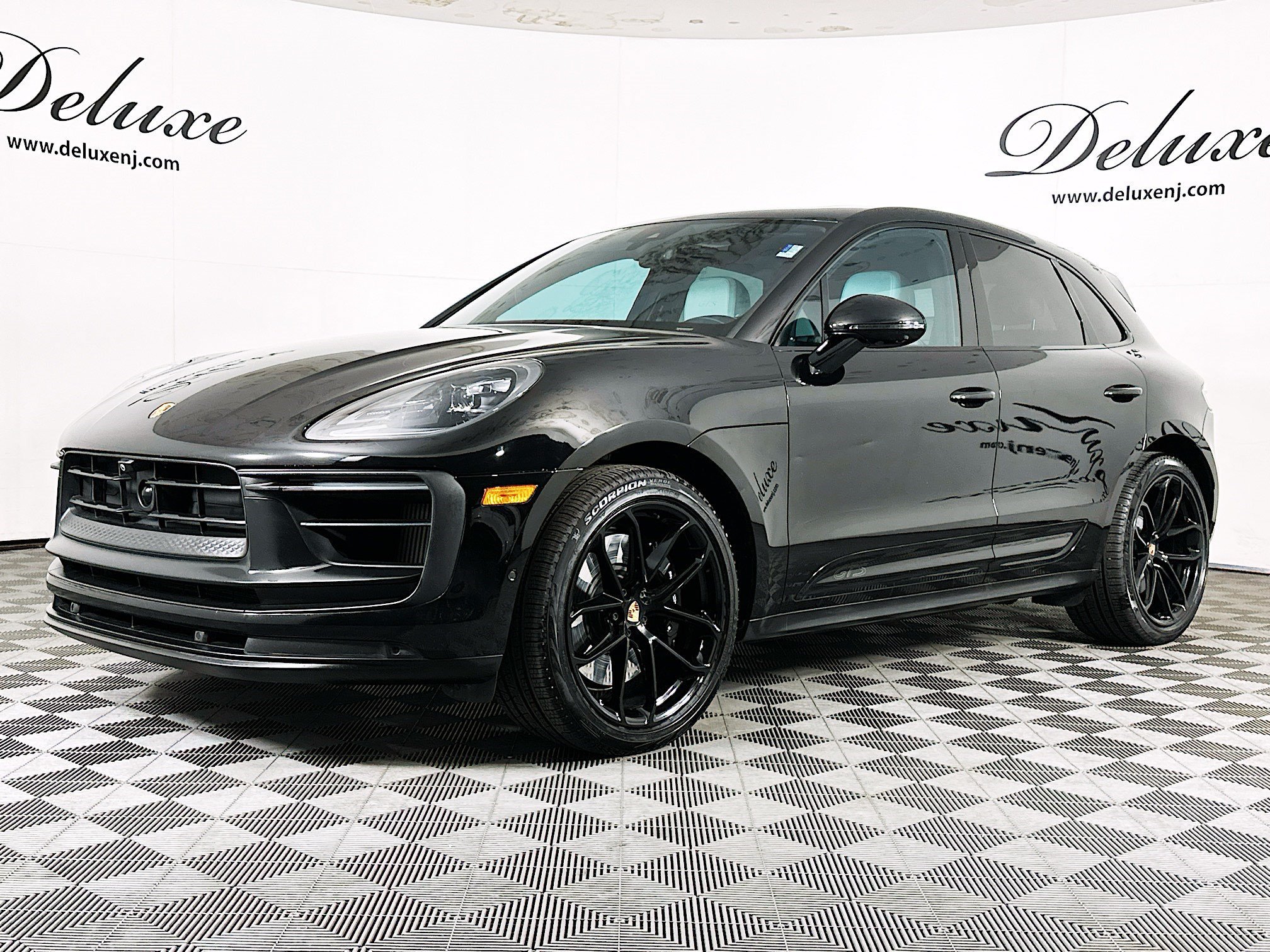 Used 2023 Porsche Macan GTS w/ Premium Package Plus AWD/4WD image 3