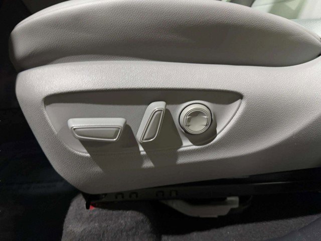 Used 2021 Toyota Highlander XLE image 25