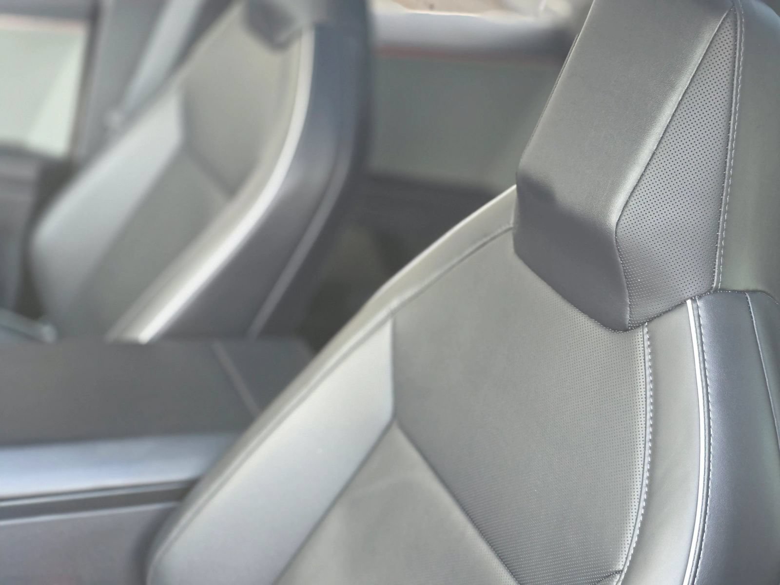 Used 2025 Tesla Cybertruck AWD Crew Cab image 26