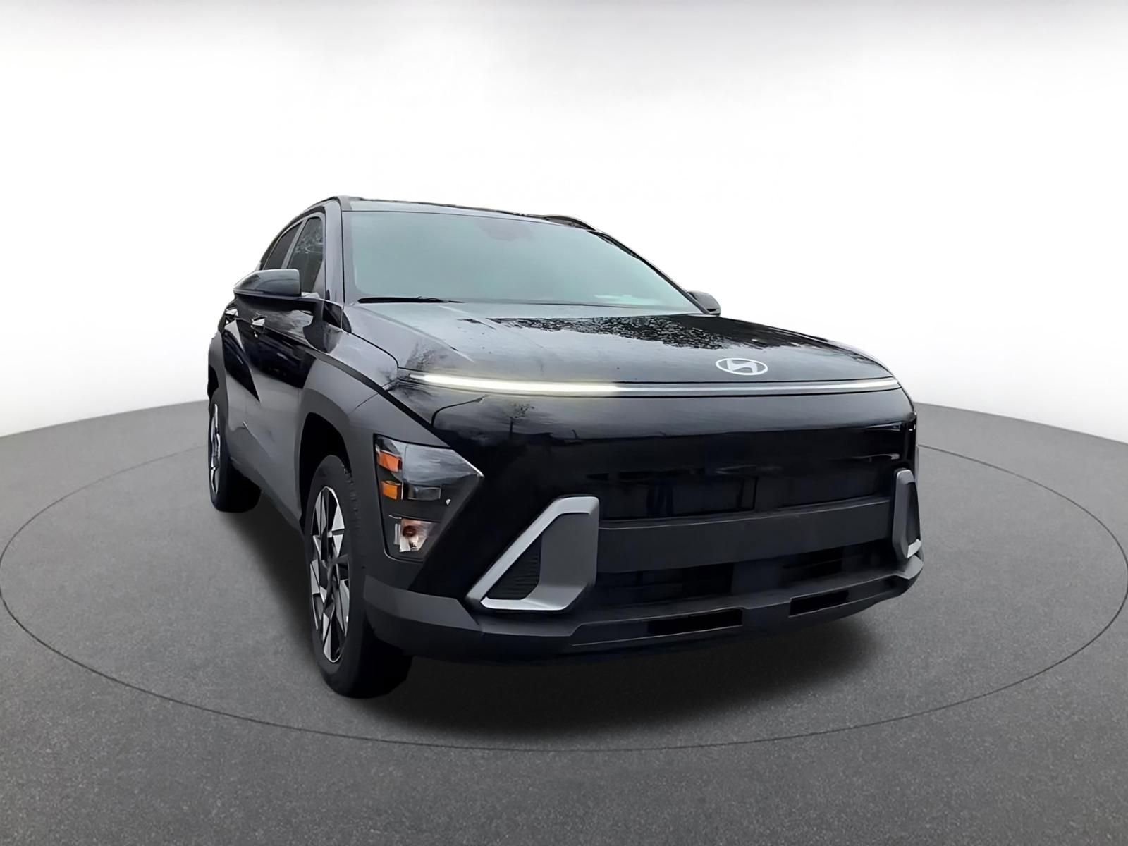 Used 2025 Hyundai Kona SEL image 3