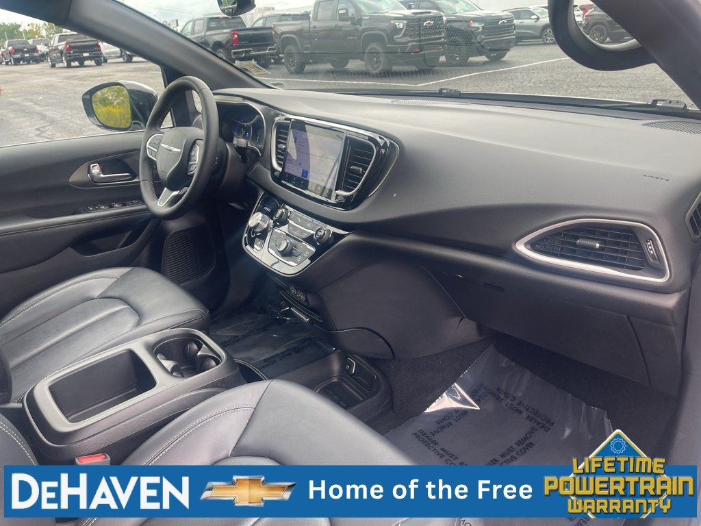 Used 2025 Chrysler Pacifica Select FWD image 28
