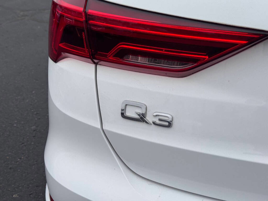 Used 2019 Audi Q3 2.0T Premium w/ Convenience Package image 29