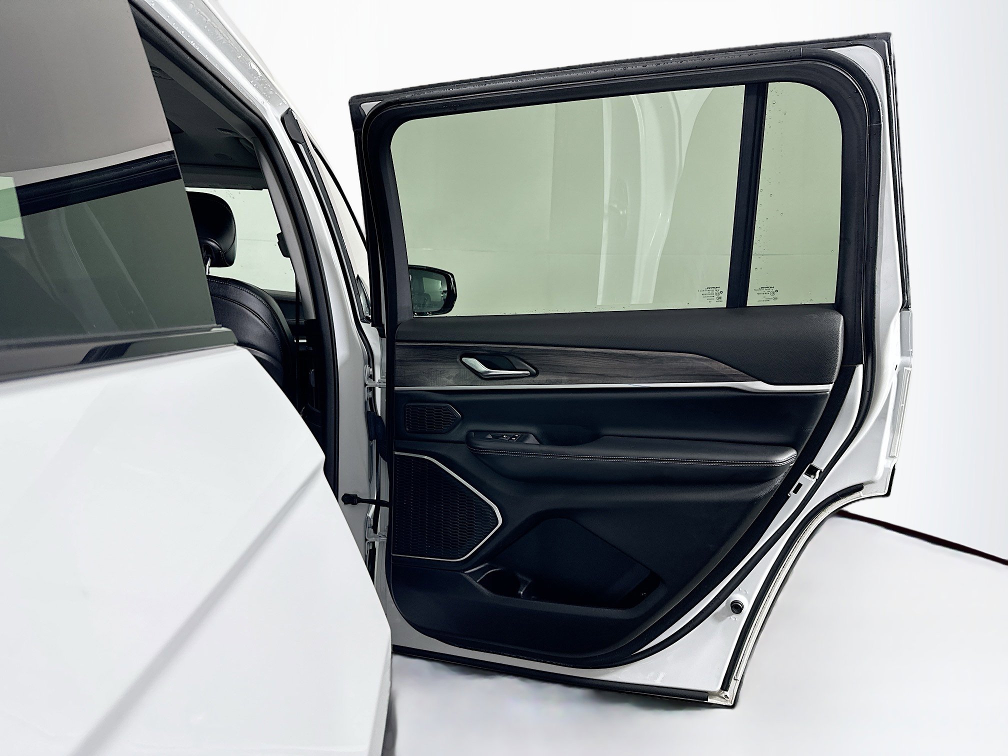 Used 2022 Jeep Grand Cherokee L Limited image 33