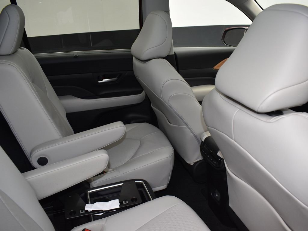 Used 2025 Toyota Grand Highlander FWD image 21