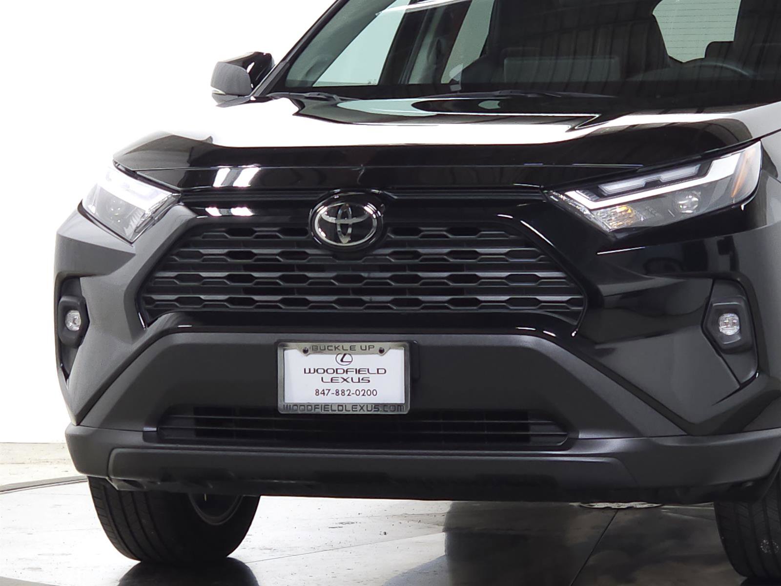 Used 2023 Toyota RAV4 XLE Premium image 4