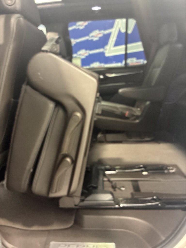 Used 2022 GMC Yukon Denali w/ Denali Premium Package AWD/4WD image 35