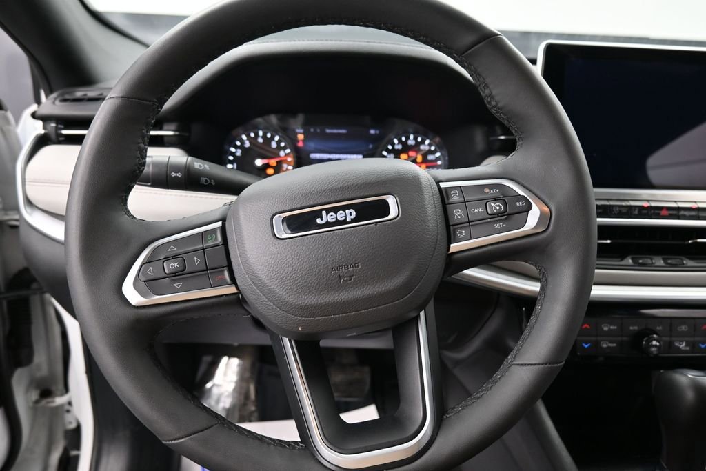 Used 2025 Jeep Compass Limited AWD/4WD image 31