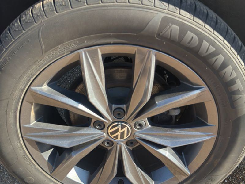 Used 2024 Volkswagen Tiguan SE image 10