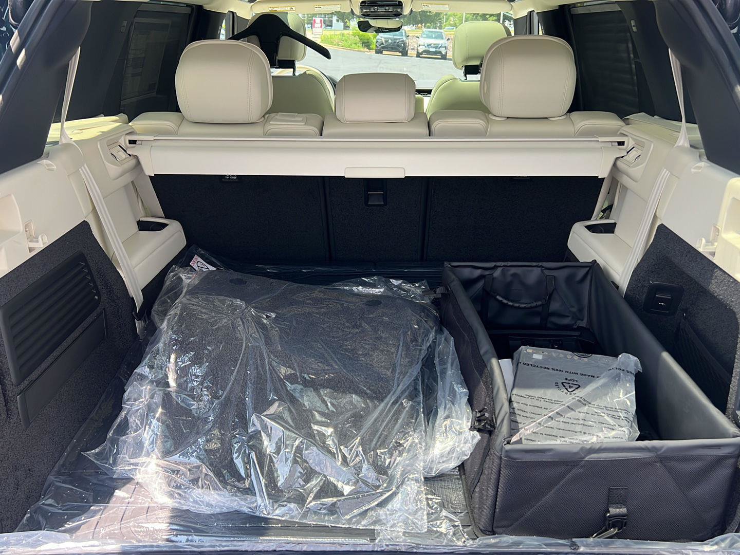 New 2026 Land Rover Range Rover Long Wheelbase SE AWD/4WD image 30