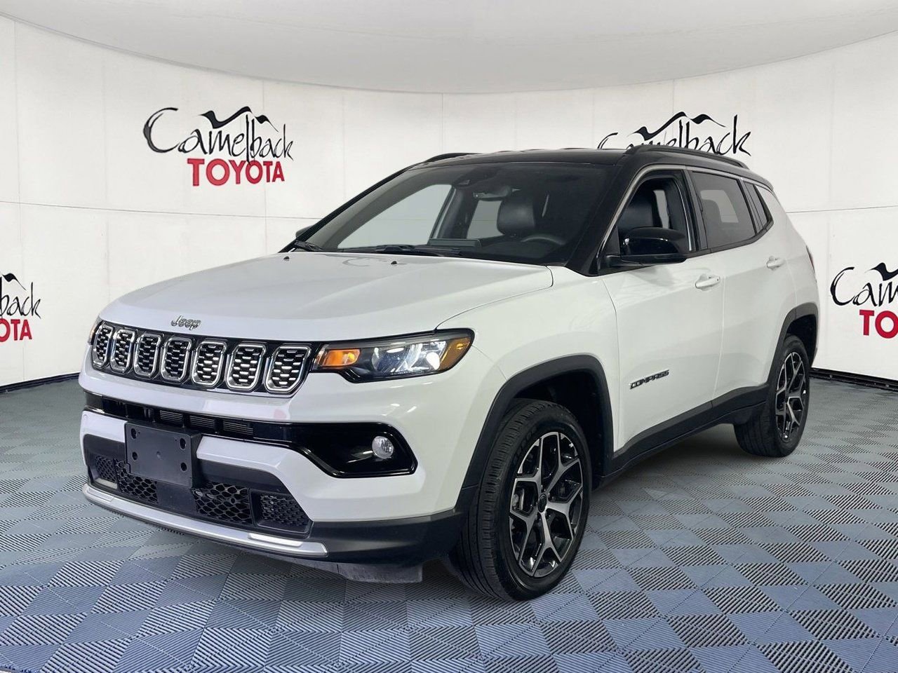 Used 2025 Jeep Compass Limited AWD/4WD image 2
