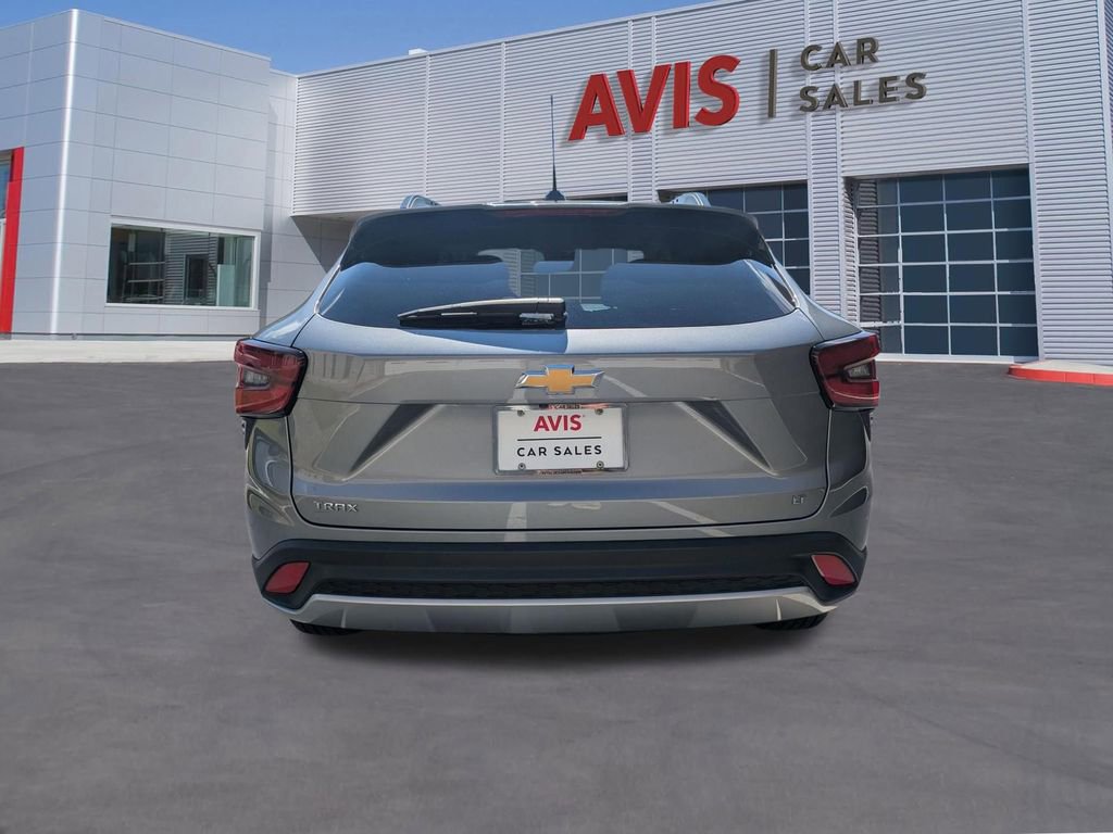 Used 2025 Chevrolet Trax LT w/ LT Convenience Package FWD image 7