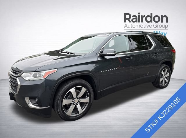 Used 2019 Chevrolet Traverse LT w/ LT Premium Package AWD/4WD image 3