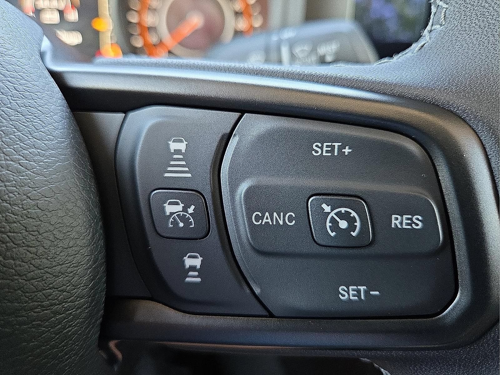 Used 2025 Jeep Gladiator Sport AWD/4WD image 19