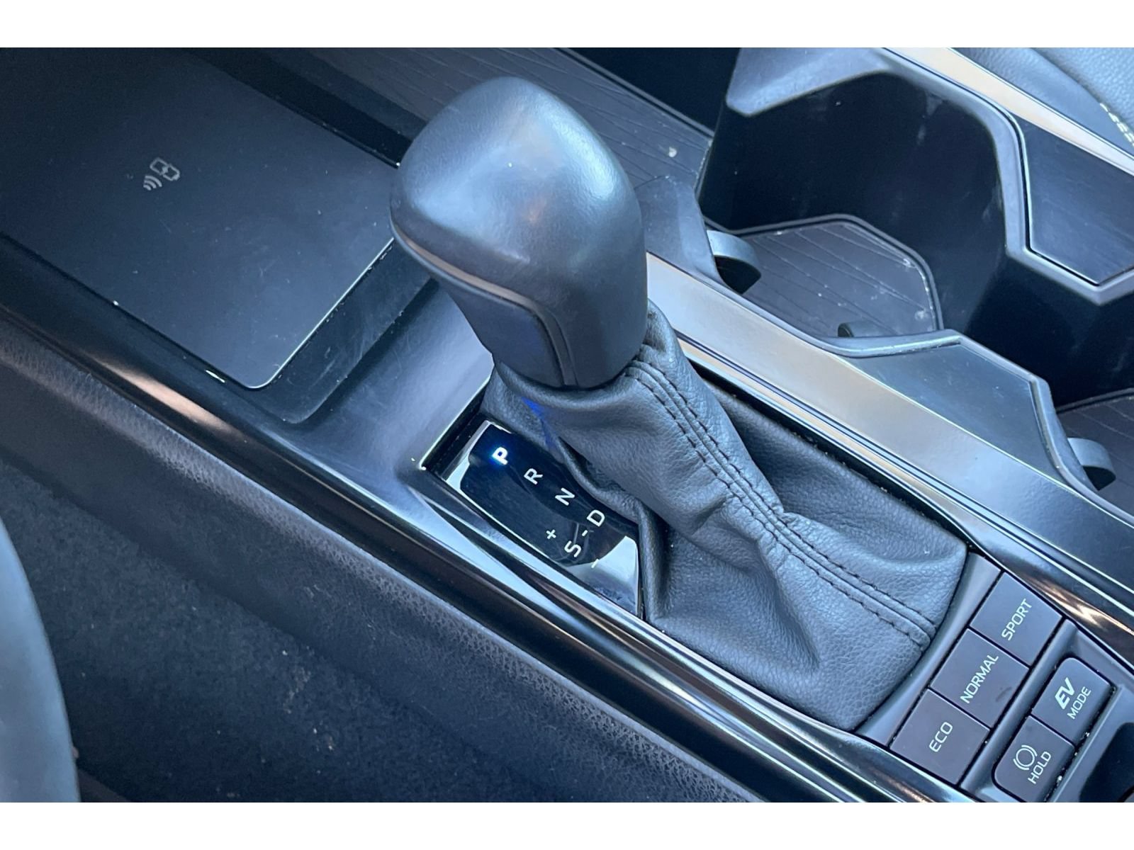 Used 2025 Toyota Camry SE w/ Multimedia Upgrade Package FWD image 32