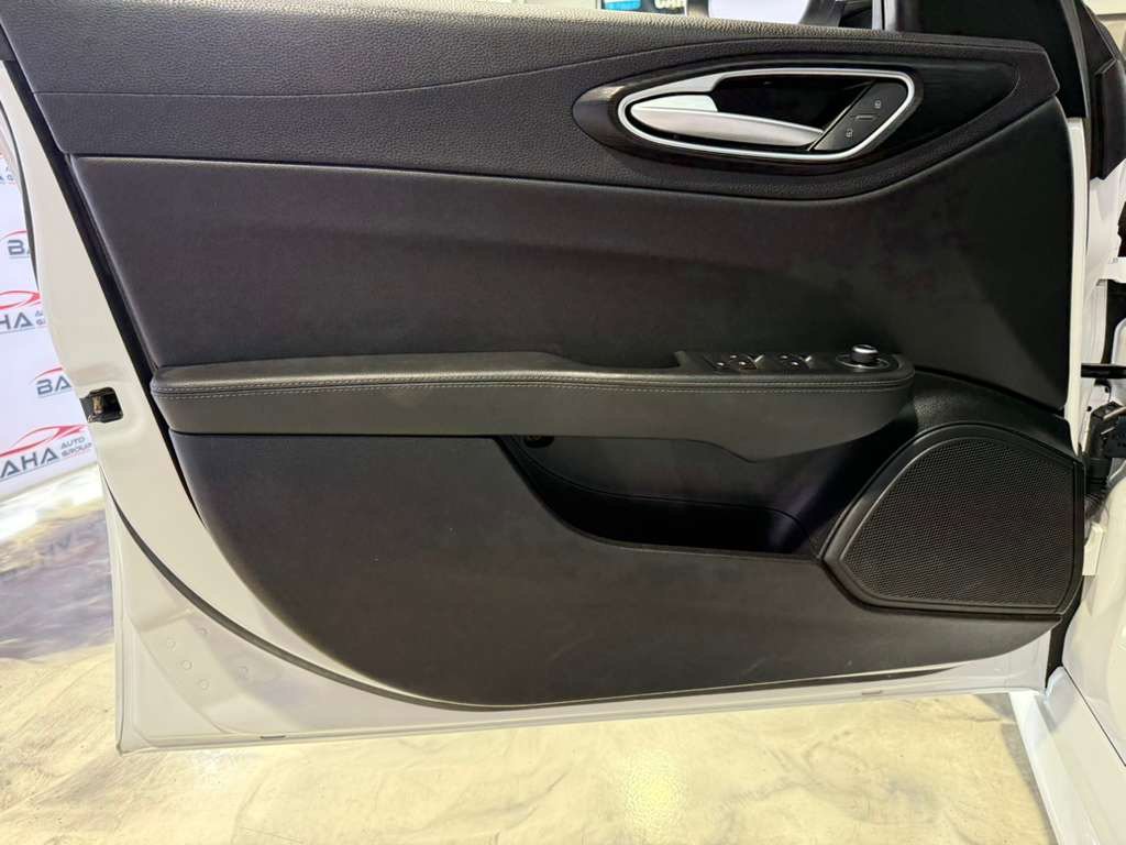Used 2017 Alfa Romeo Giulia RWD image 37