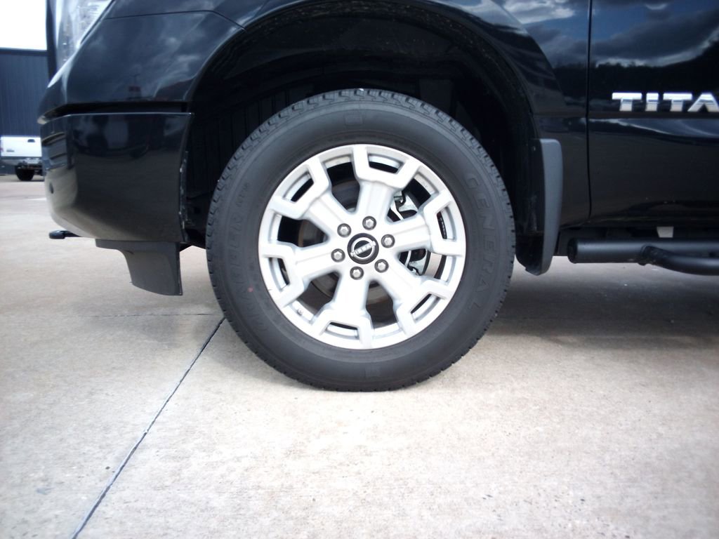 Certified 2024 Nissan Titan SV w/ SV Convenience Package image 28