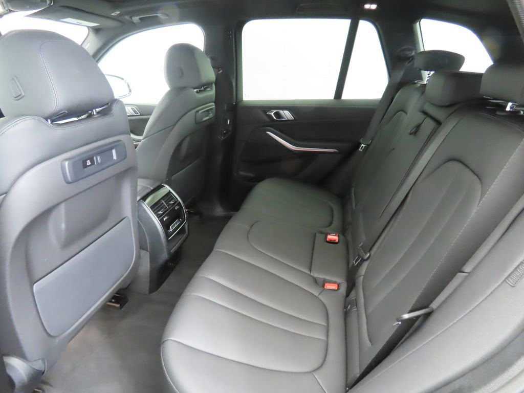 Used 2022 BMW X5 xDrive40i w/ Parking Assistance Package image 22