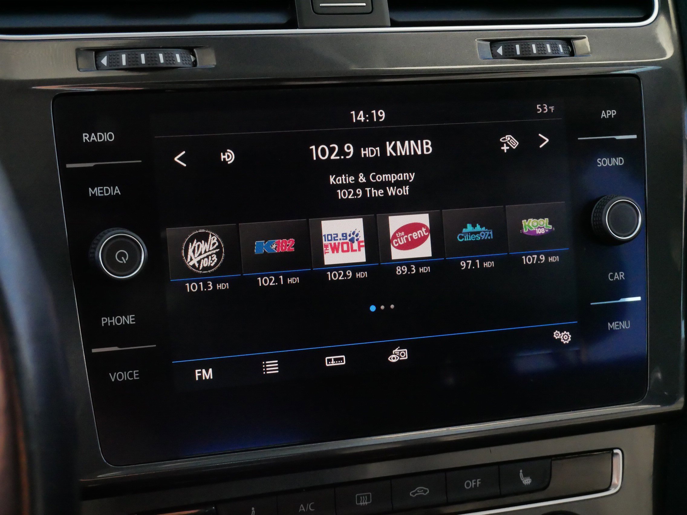 Used 2018 Volkswagen Golf SE image 22