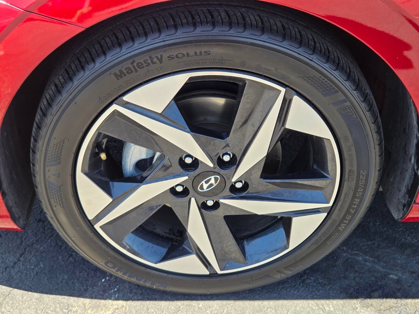 Used 2023 Hyundai Elantra Limited w/ Cargo Package FWD image 9