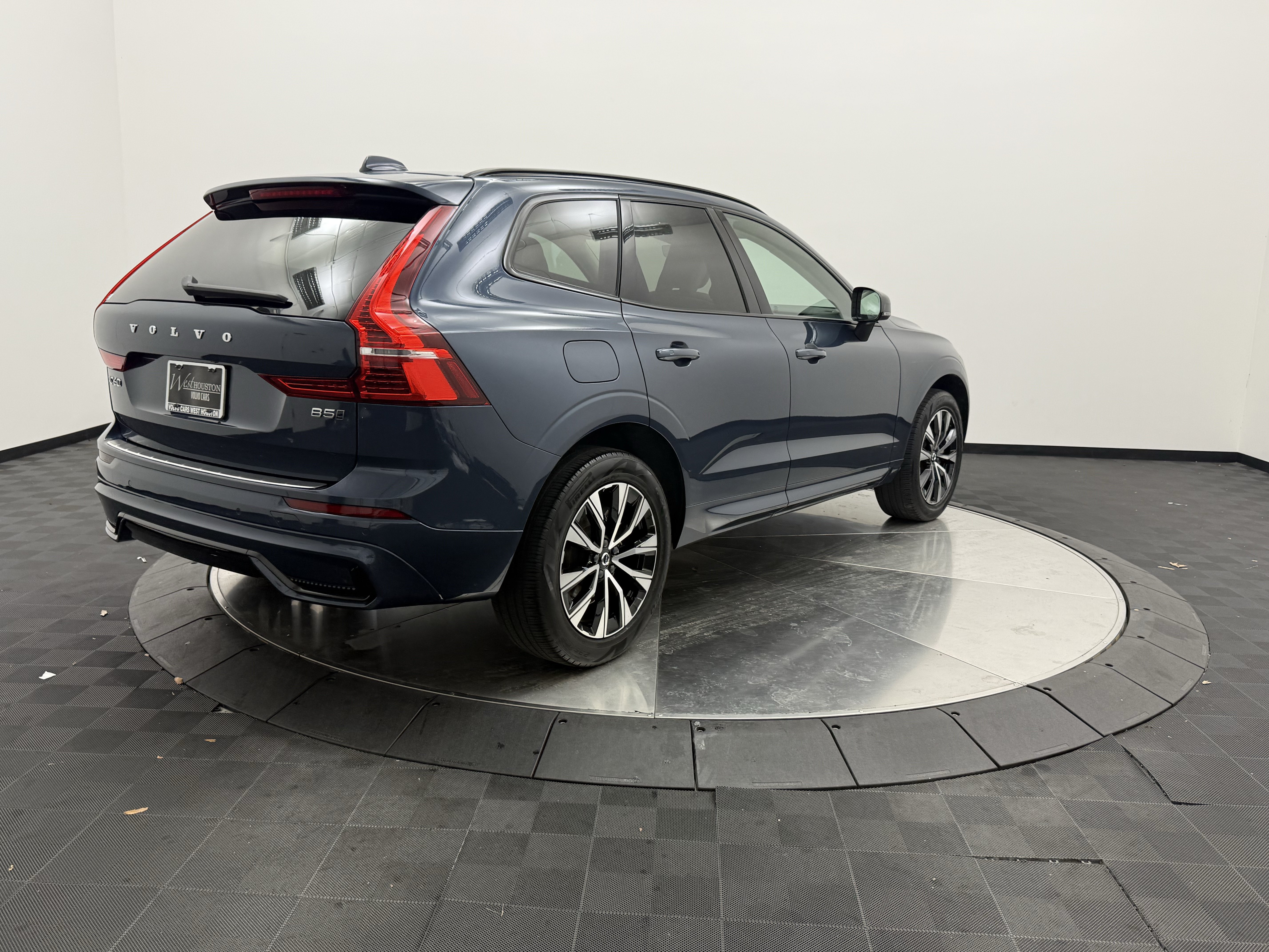 Certified 2024 Volvo XC60 B5 Core w/ Protection Package Premier AWD/4WD image 7