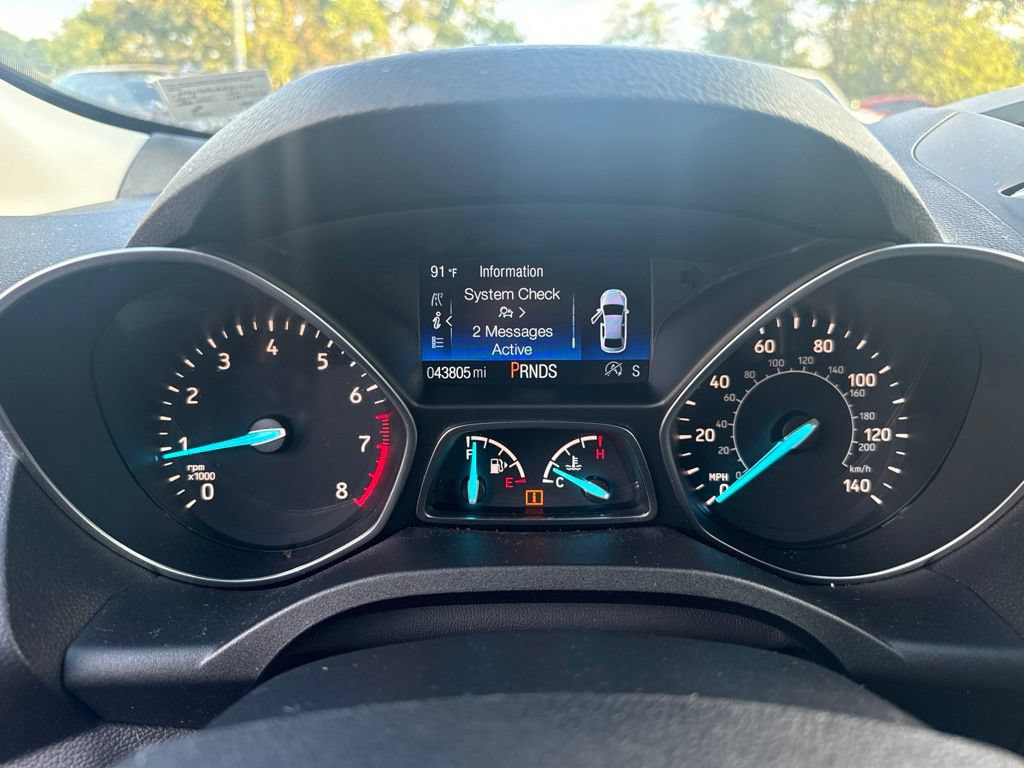 Used 2017 Ford Escape SE w/ SE Cold Weather Package AWD/4WD image 7