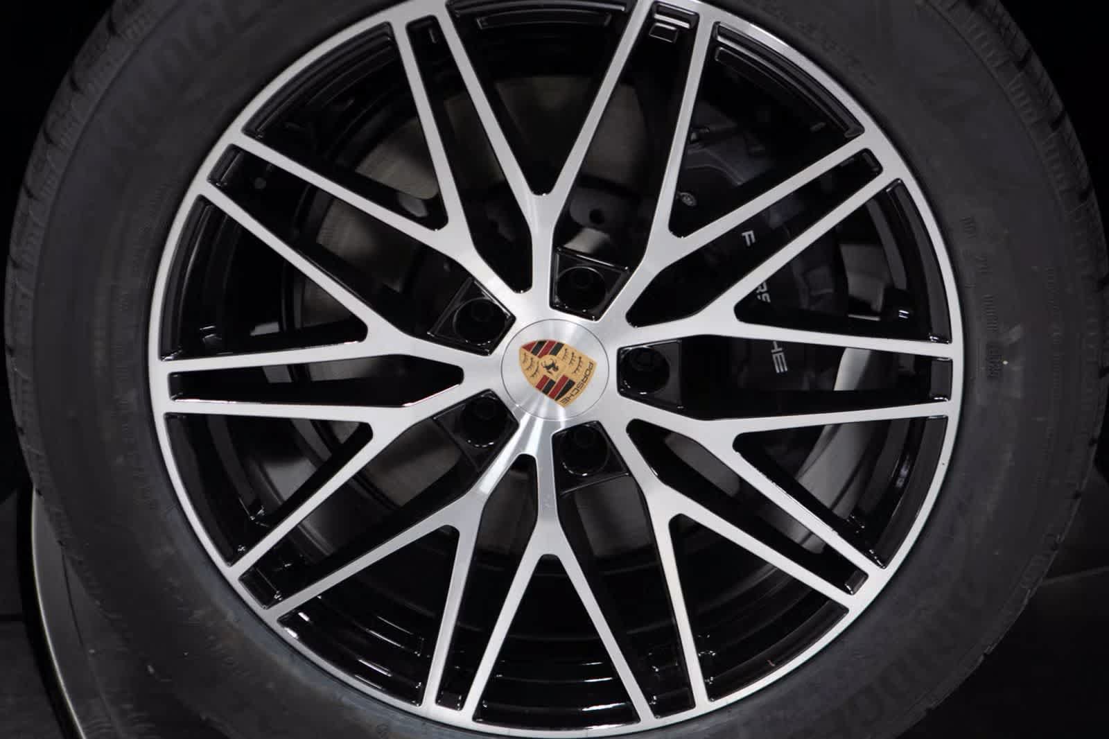 Certified 2026 Porsche Cayenne AWD/4WD image 11