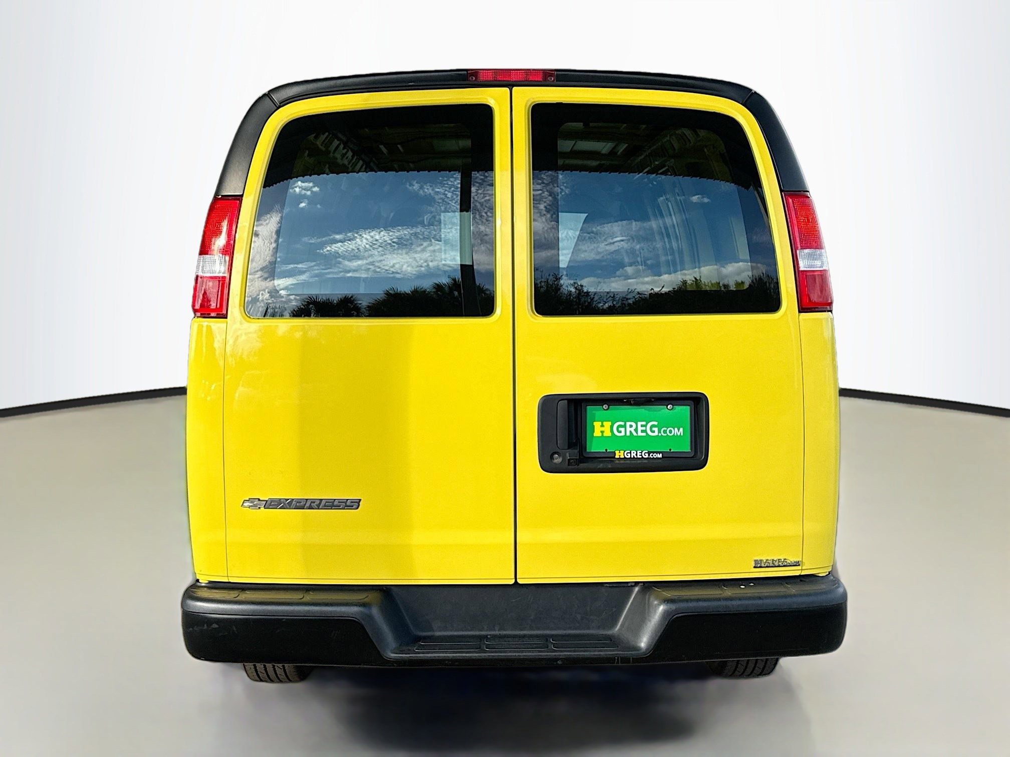 Used 2023 Chevrolet Express 2500 w/ Driver Convenience Package image 8