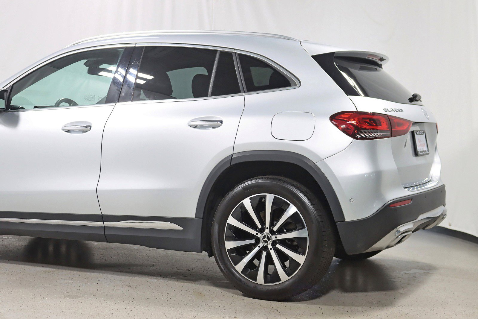 Used 2022 Mercedes-Benz GLA 250 4MATIC w/ Premium Package Lite image 11