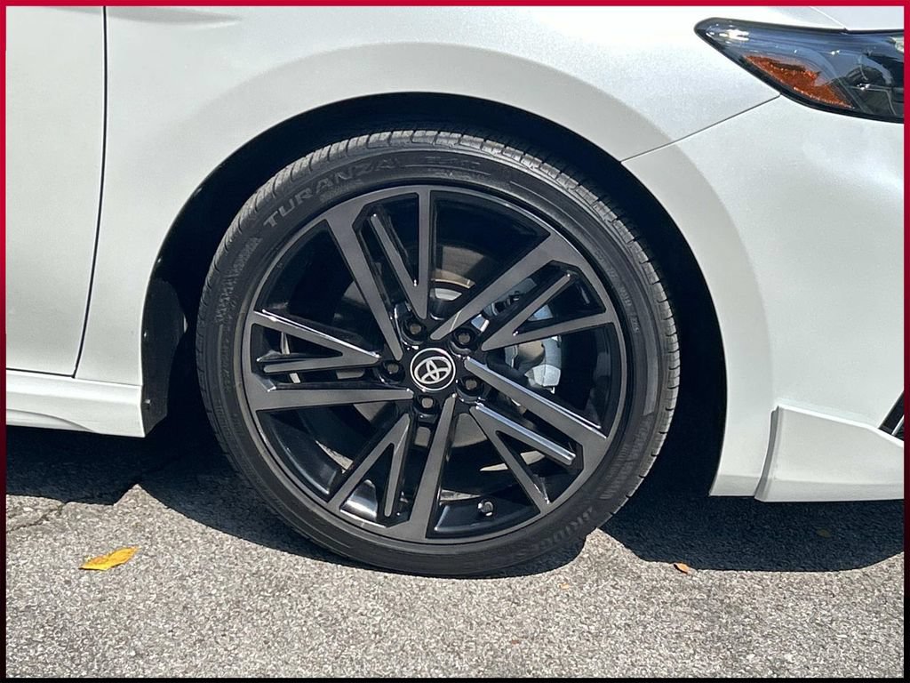 Used 2025 Toyota Camry Hybrid FWD image 9
