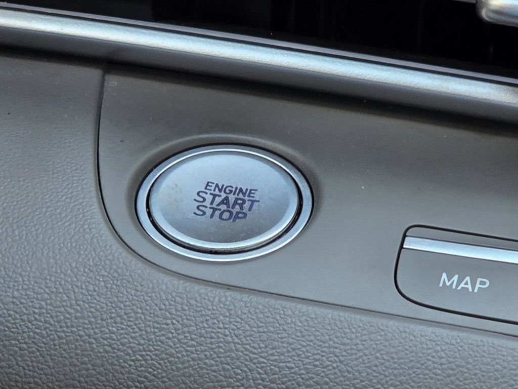 Used 2025 Hyundai Elantra SEL FWD image 19