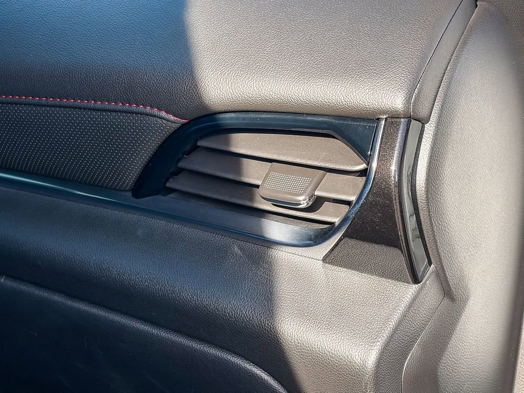 Certified 2023 Chevrolet Traverse RS image 39