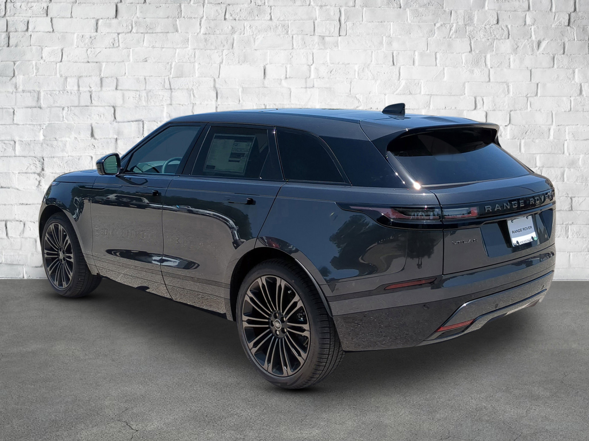 New 2026 Land Rover Range Rover Velar Dynamic SE image 4
