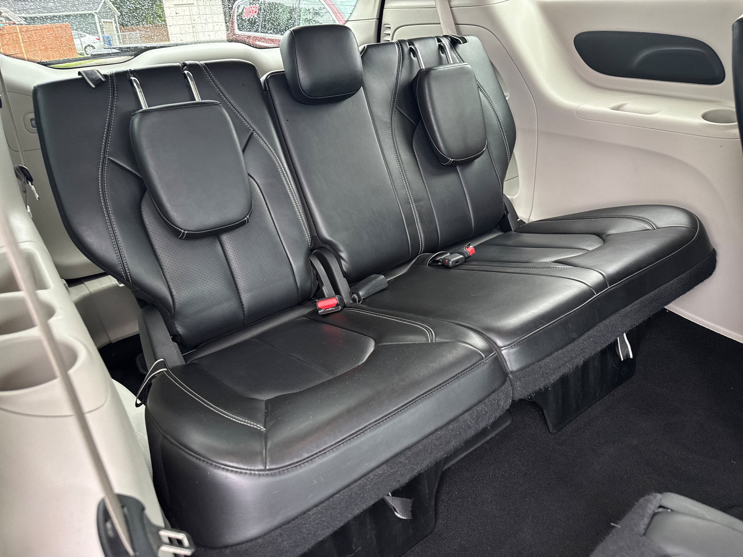 Used 2023 Chrysler Pacifica Touring-L FWD image 13