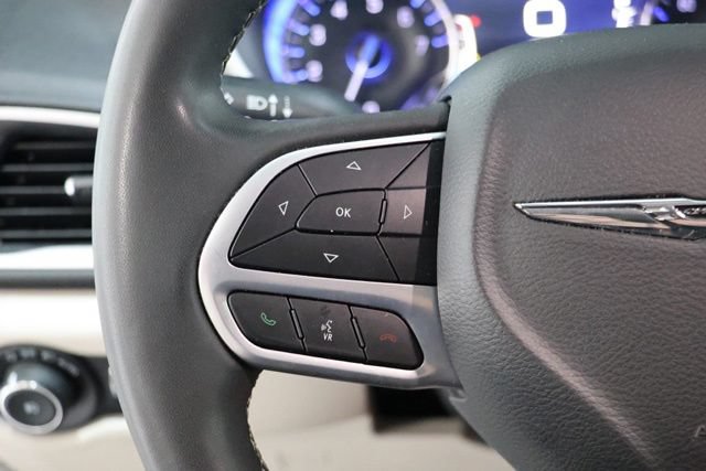 Used 2023 Chrysler Pacifica Touring-L FWD image 21